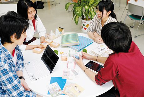 学科の特長 POINT3 就職に強い、ビジネス系デザイン学科 Webに強い! グラフィックデザイナーになれる