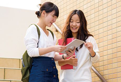 学科の特長 POINT1 ICT ×ビジネス パソコン・タブレット端末の活用を極める