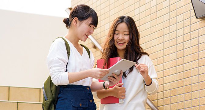 学科の特長 POINT1 ICT ×ビジネス パソコン・タブレット端末の活用を極める