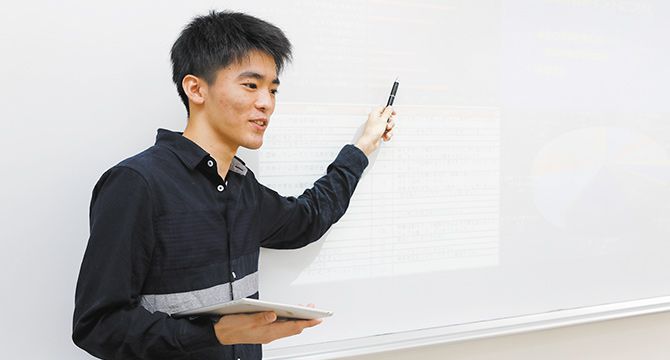 学科の特長 POINT2 AI時代にも対応できる ビッグデータを取り入れたマーケティング知識を学ぶ