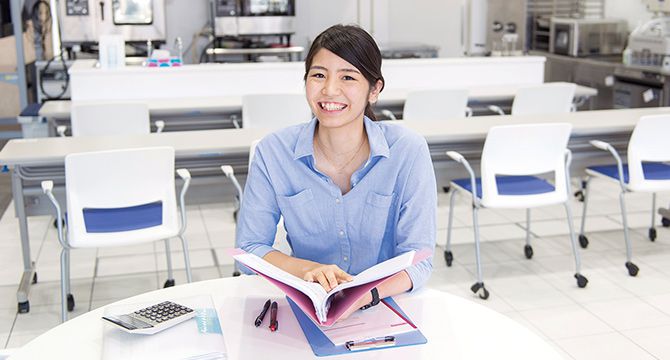 学科の特長 POINT3 コンテスト、ショップ経営を通して 起業家・ビジネスパーソンとしての実践経験を積む