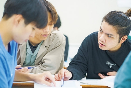 学科の特徴 POINT3 時代に合わせた授業形態で 学びやすく理解できるカリキュラムと選択科目